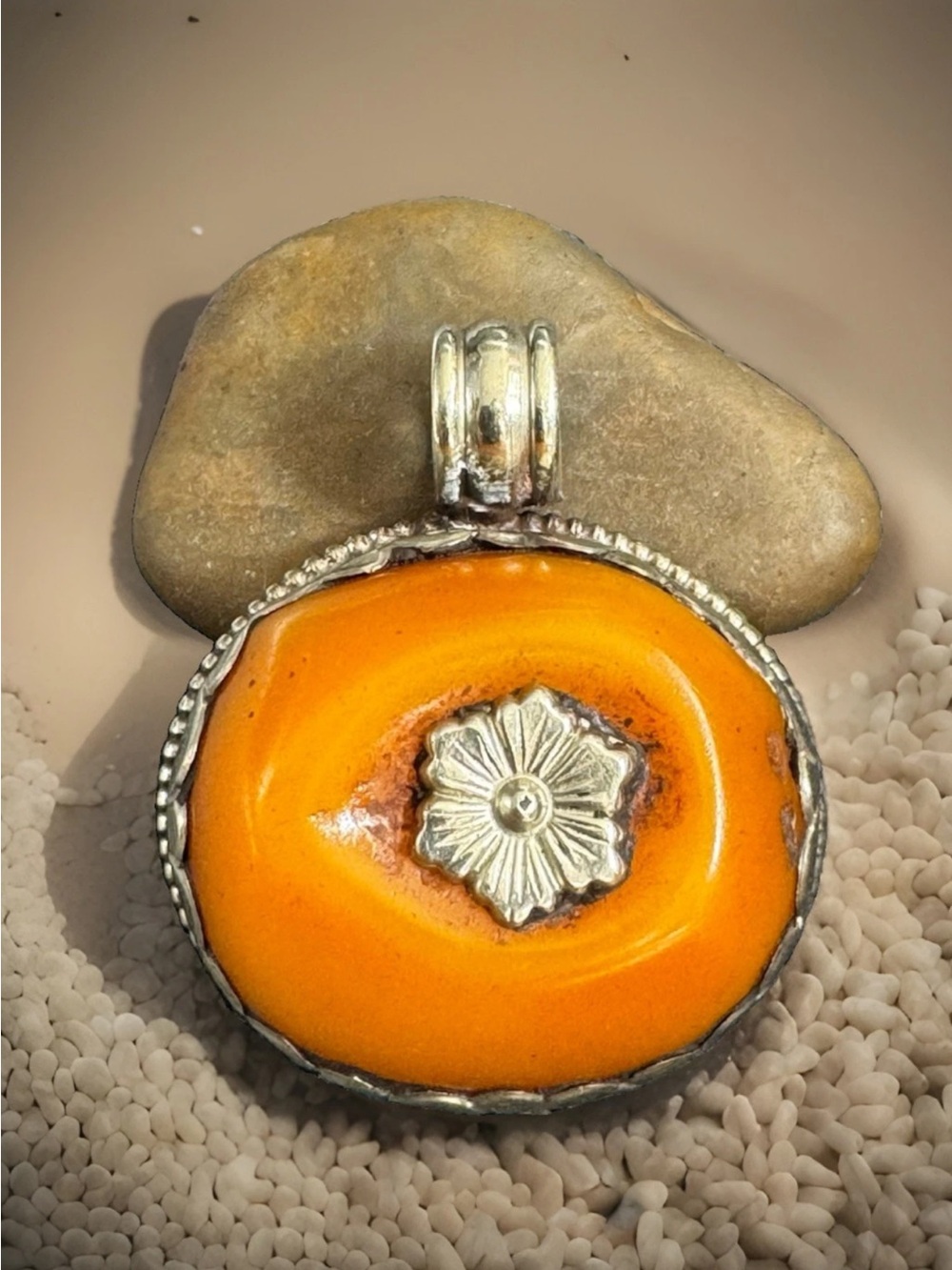 Vintage Hand Carved Traditional Tibetan Amber Bakelite Pendant Set In Silver 17g